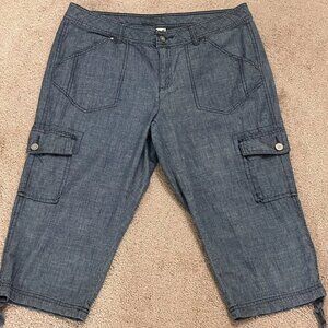 Faded Glory. Size 14. Pedal Pushers. Blue Cotton Chambray. 6 Pockets. B95